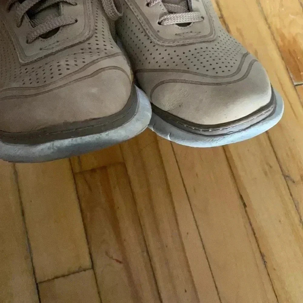 Vionic shoes - Picture 2 of 8